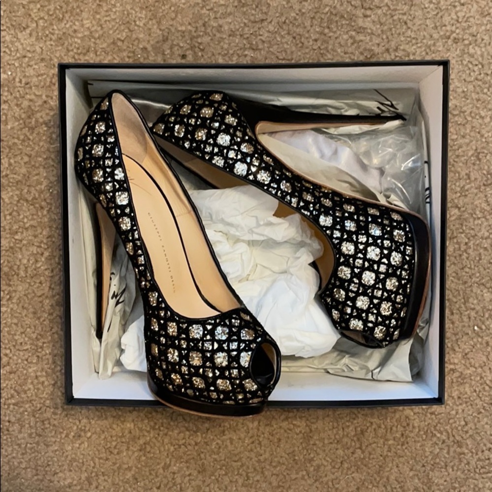 NWT Giuseppe Zanotti Sharon 105 gold/black sz 40